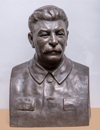 Яковлев Борис Иванович. И.В.Сталин. Керамика. 69х45х27. 1930-е. Государственный исторический музей.