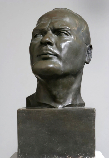 Мюризье Моника Оскаровна. Бюст архитектора А.С.Никольского. Гипс тонированный. 46х23х27,5. 1933. Научно-исследовательский музей при Российской Академии художеств.