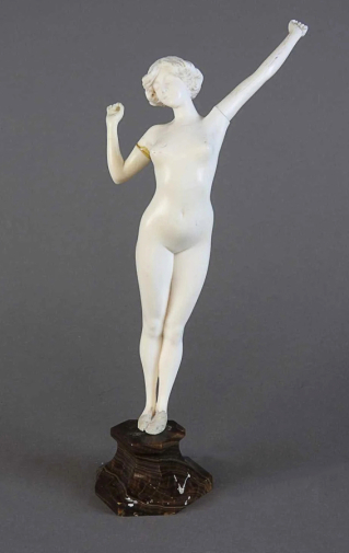 Поль Филипп. Пробуждение. Слоновая кость. 1925. Частное собрание.