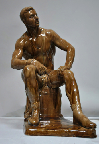Поммер Юрий Петрович. Спортсмен. Майолика, глазурь. 35,1х23,4х24,1. 1952. Национальный художественный музей Республики Саха (Якутия).