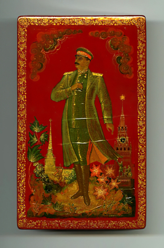 Буторин Дмитрий Николаевич. Сталин. Папье-маше, темпера, золото. 20,3х12,5х6,2. 1948. Государственный музей Палехского искусства.
