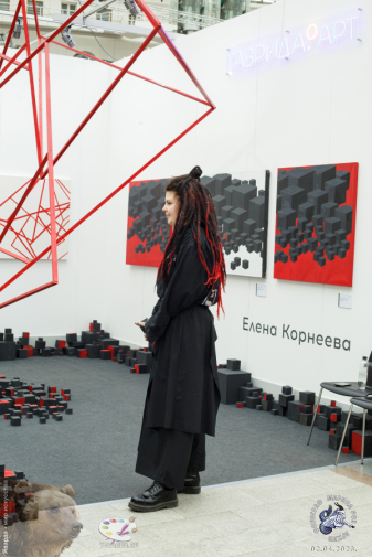 Экспозиция художницы Елены Корнеевой