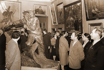 Неизвестный фотограф. Открытие выставки `40 лет Советских Вооруженных сил`. 1958. Государственный центральный музей современной истории России.