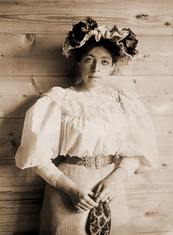 Фотопортрет Вульф Веры Васильевны. 1890-е. Фотограф Франсиско Херрера. Государственный мемориальный историко-художественный и природный музей-заповедник В.Д.Поленова.