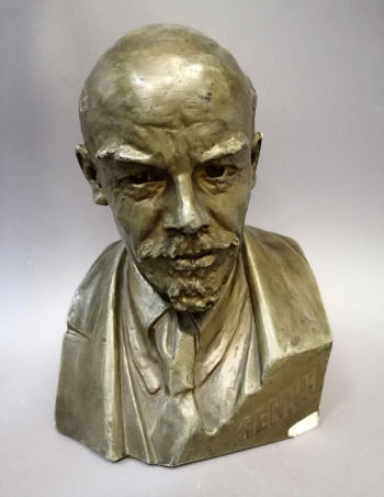 Харламов Матвей Яковлевич. Бюст Ленина. Гипс. 27,5х16,4х15,2. 1923. Музейный центр `Площадь Мира`.