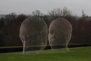 Жауме Пленса. Клеопатра. Проволока. 2010. Йоркширский парк скульптур.