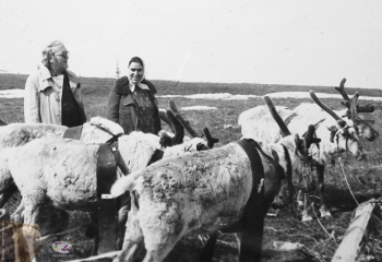 Анатолий Иванович Зыков и его жена Клара Ивановна Калинычева в творческой командировке. Неизвестный фотограф.