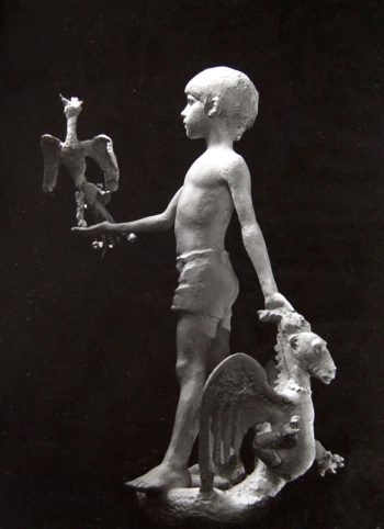 Романова Зинаида Акимовна. Мальчик и сказка. Бронза. 100х60х50. 1987. Местонахождение скульптуры неизвестно. Серебряная медаль. ВДНХ. Выставка `Скульптура и цветы`.