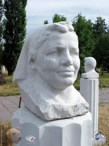 Виленский Зиновий (Залман) Моисеевич. Герой Социалистического труда А.И.Тихомирова. Музеон в Москве, фото 1999. Мрамор.
