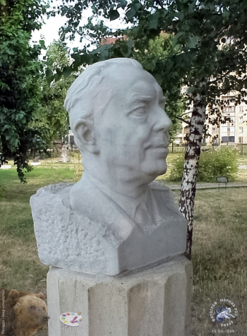 Виленский Зиновий (Залман) Моисеевич. Лётчик-испытатель С.А.Данилин. Мрамор. Музеон в Москве, фото 1999.
